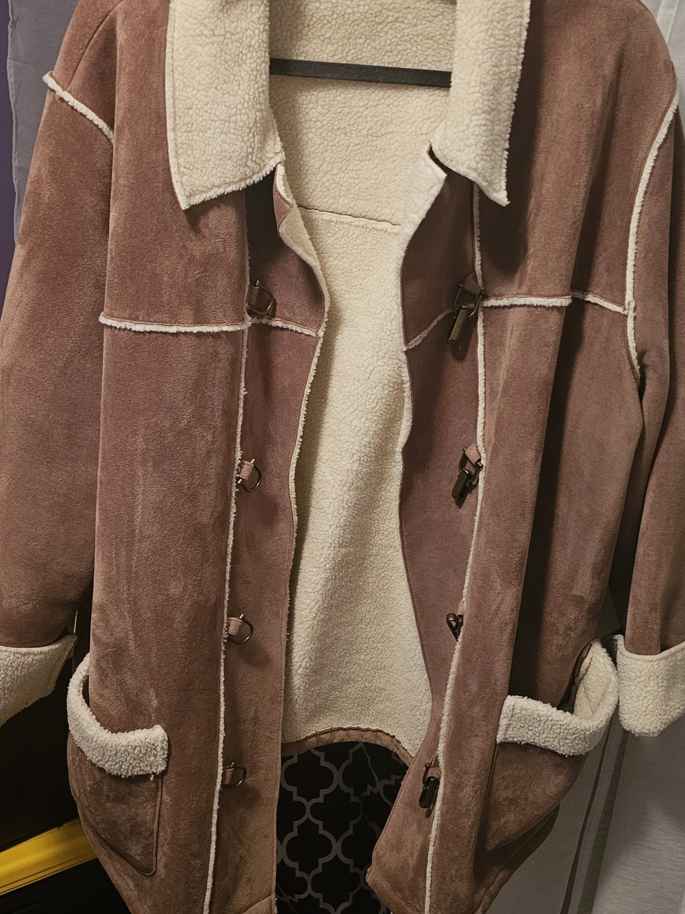 Valerie Stevens Women's Cream Sherpa Jacket - Picture 2 of 3